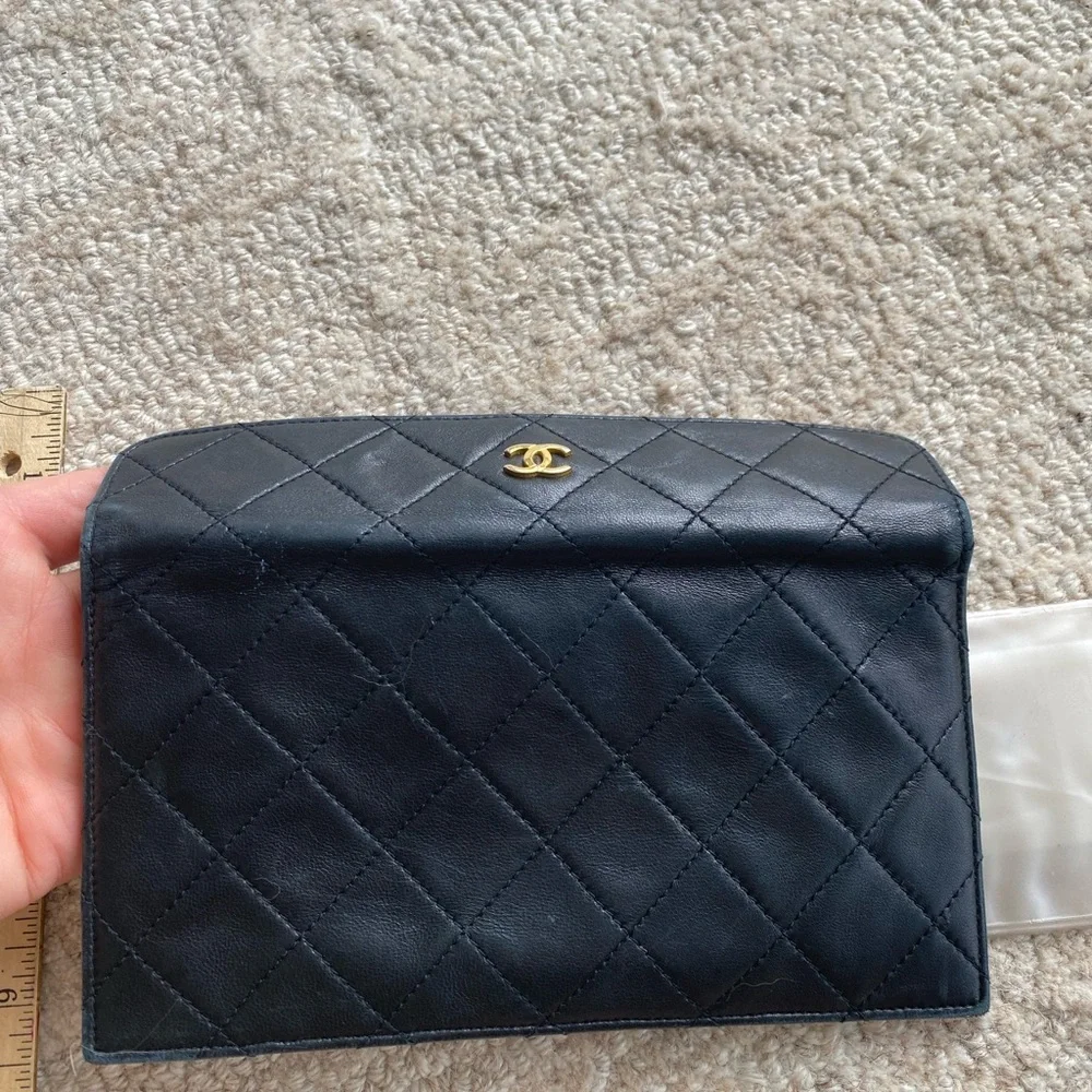 Vintage CHANEL Black Quilted Wallet with Gold Logo - Picture 5 of 16